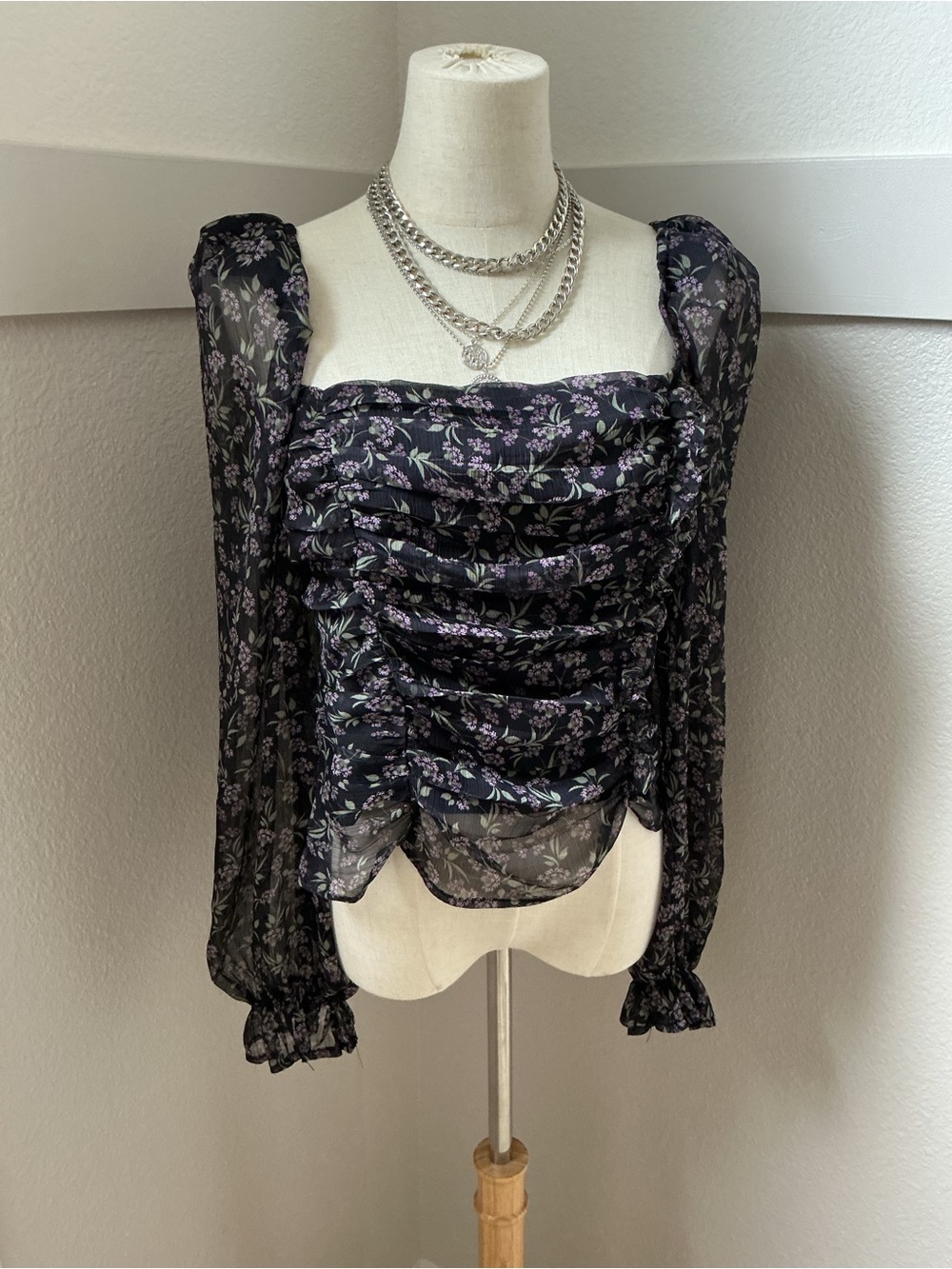 ASTR The Label Boho Black Purple Floral Ruched Sheer Long Sleeve Top Size Large - Picture 2 of 9
